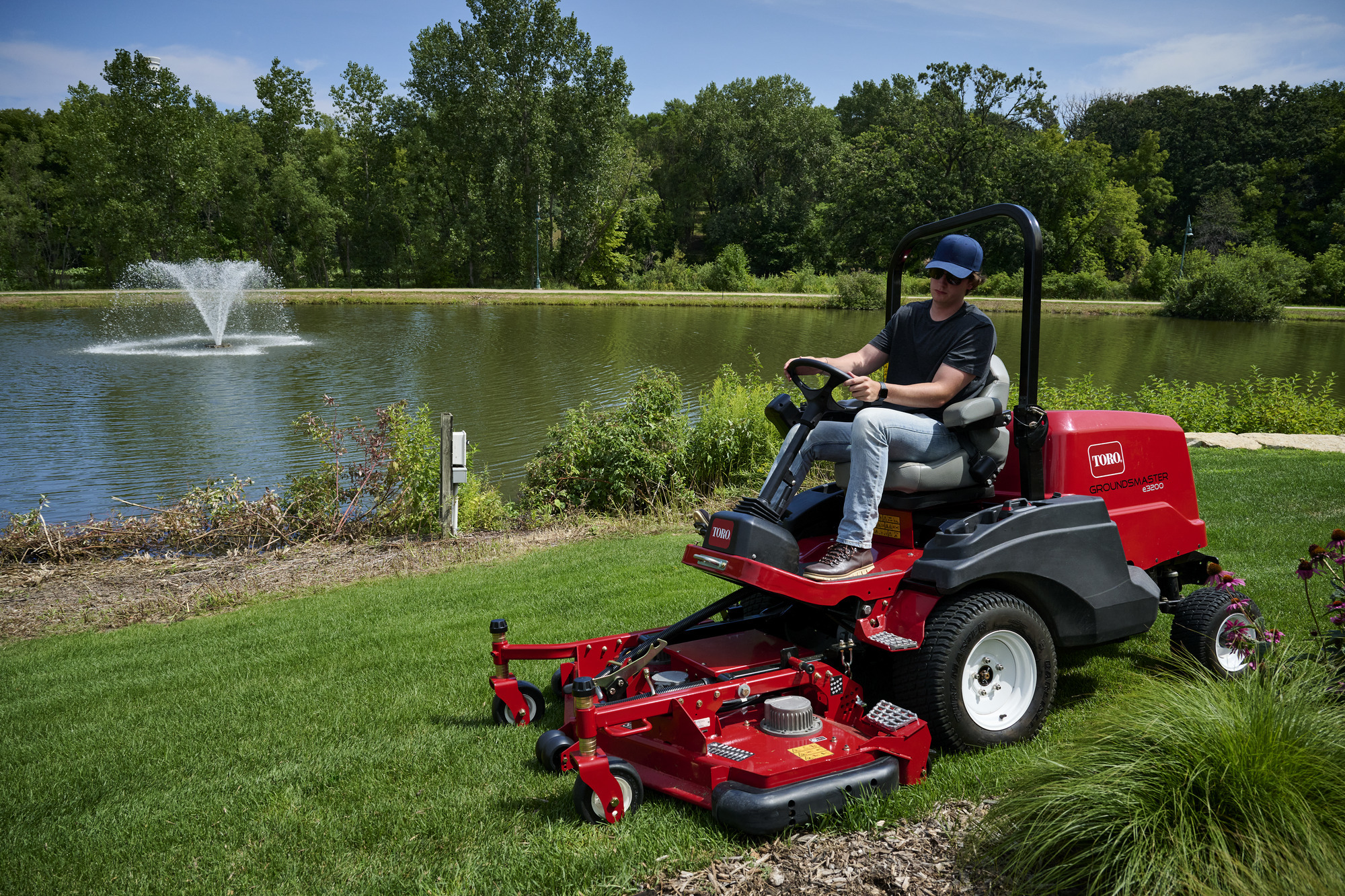 Introducing the Toro Groundsmaster e3200 - All-Day Battery Power, All-Day Performance