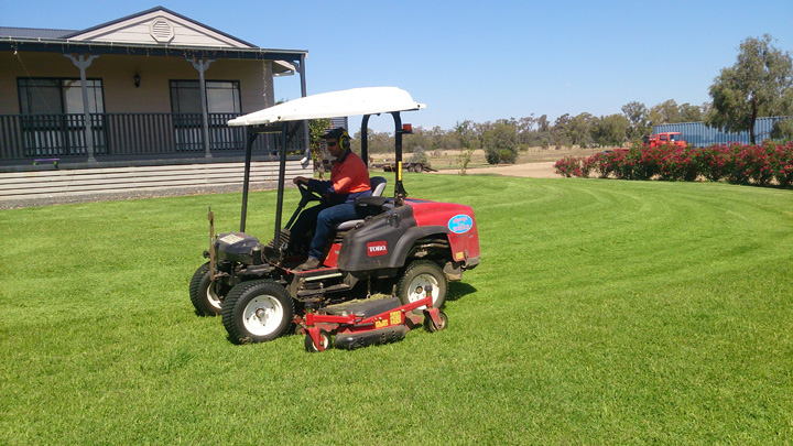  Toro® Groundsmaster® mowers stand up to the toughest of conditions 